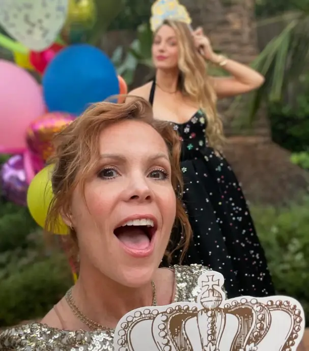 Robyn Lively strongly supports her sister. (Instagram/@robynlively)