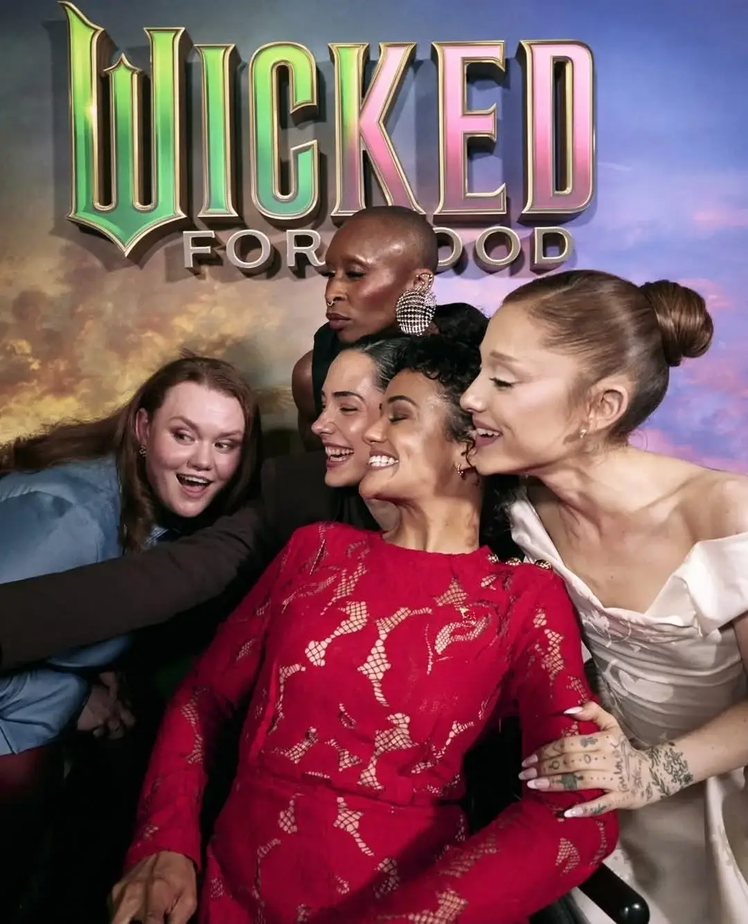 Fans rushed in to give the full context surrounding the viral selfie (Universal)