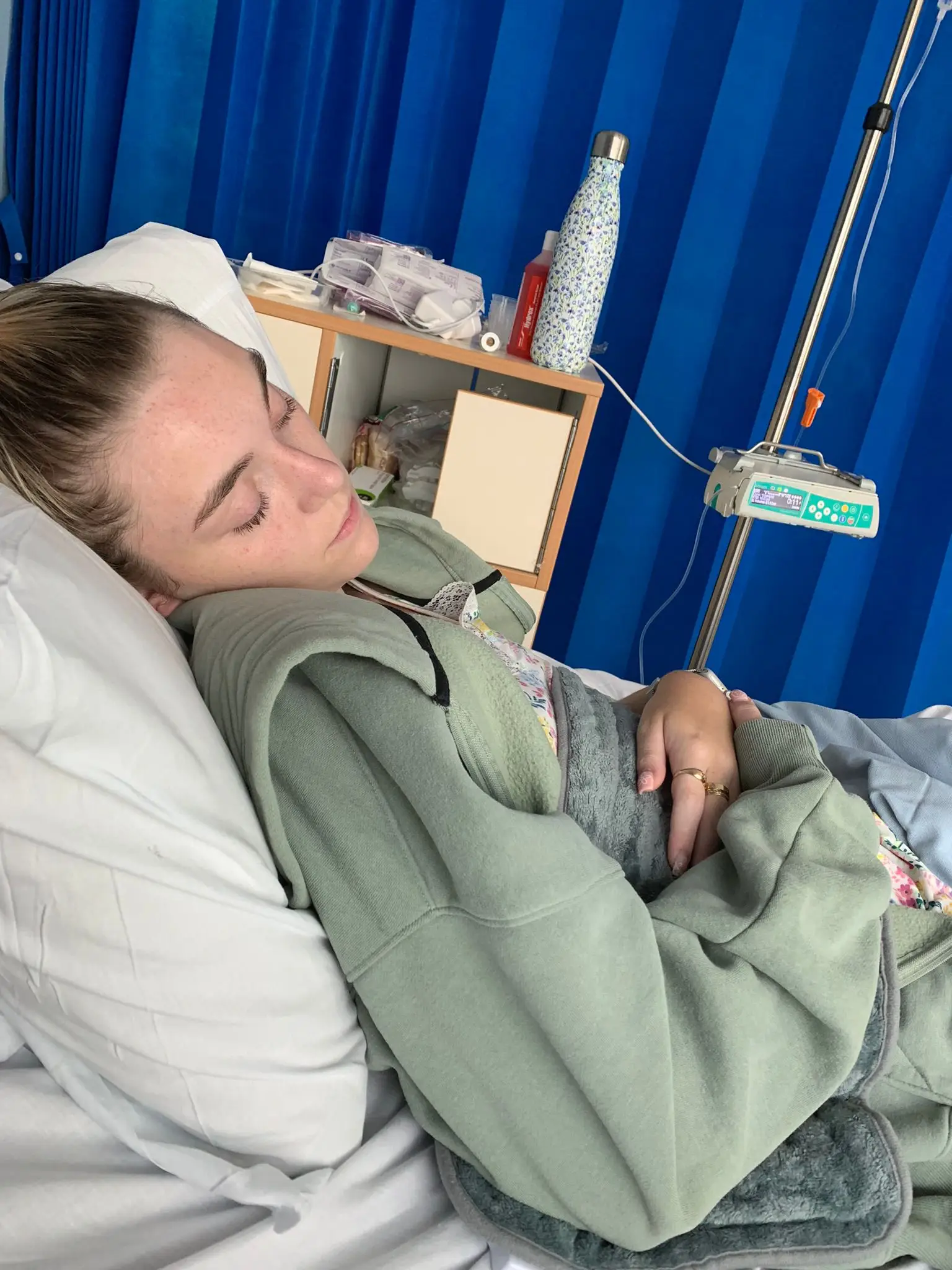 After developing a bilateral kidney stone, Emma’s kidneys got infected and she had to have surgery.