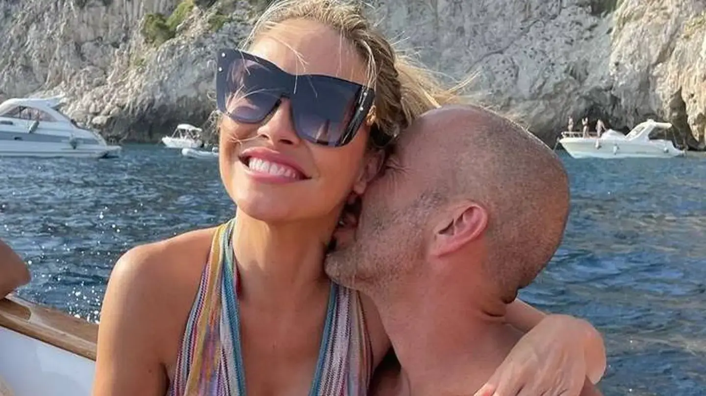 Fans went wild when Chrishell and Jason appeared to confirm their romance via Instagram. (