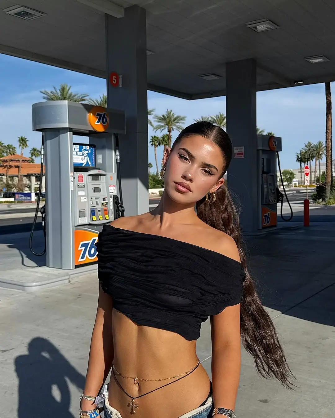 The social media star could be earning around six-figures per month (Instagram/@leahhalton)