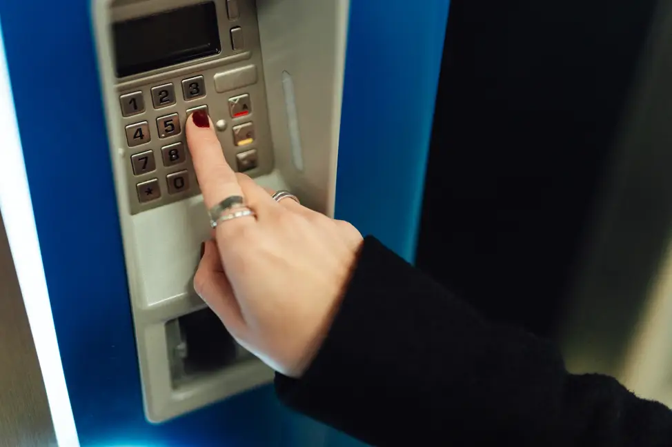 Dementia and money could be linked (Getty stock images)