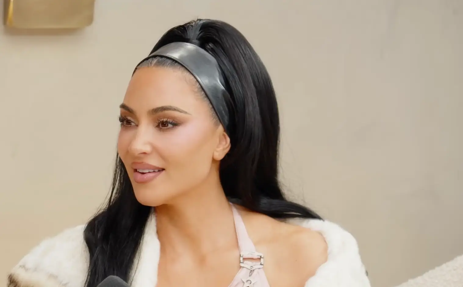 Kim claimed she's fan of Taylor's music (Khloe in Wonderland)