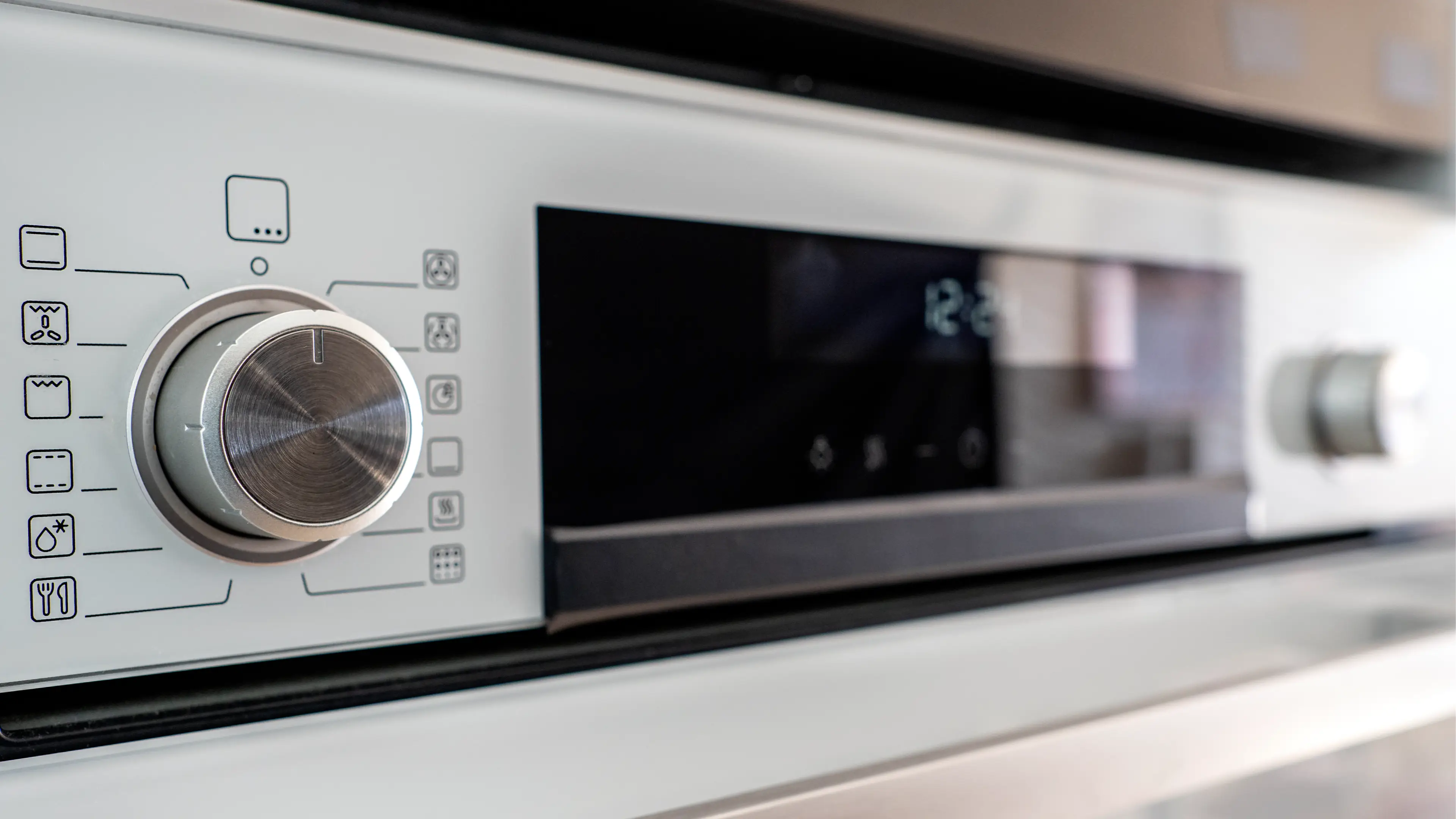 People shocked after finding out what the two-lined oven symbol really stands for