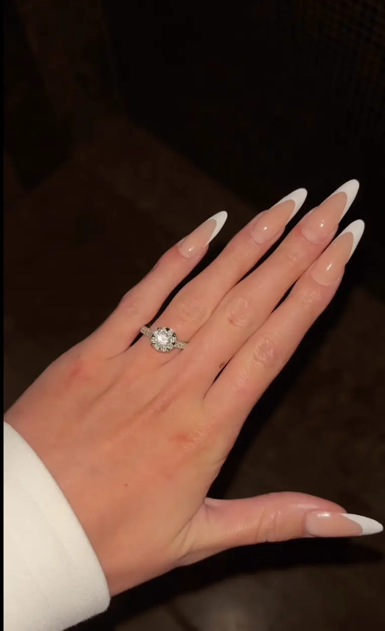 Venezuela later posted a picture of her engagement ring (Instagram/@venezuelafuryofficial)
