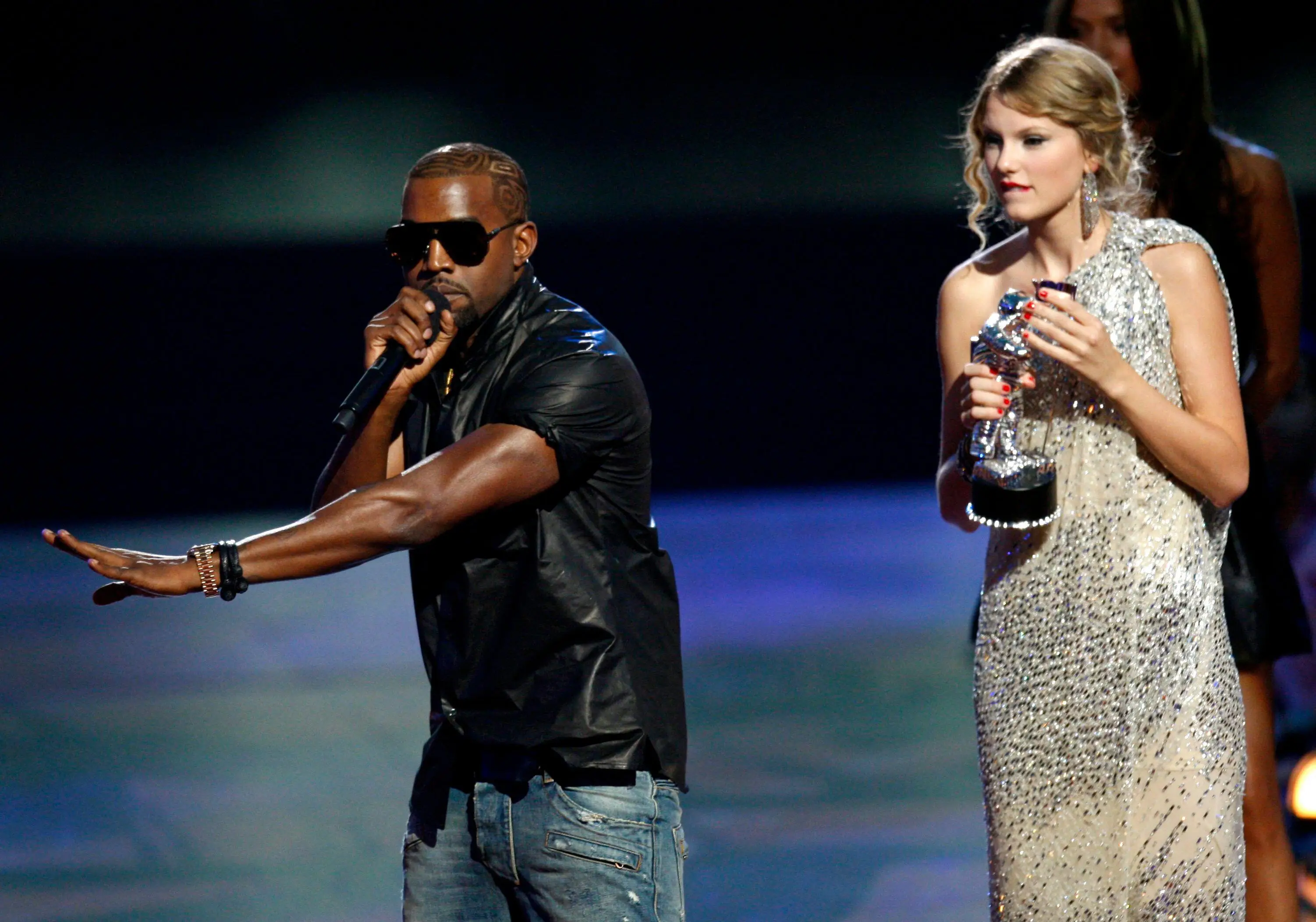 Kanye West interrupting Taylor Swift's speech.