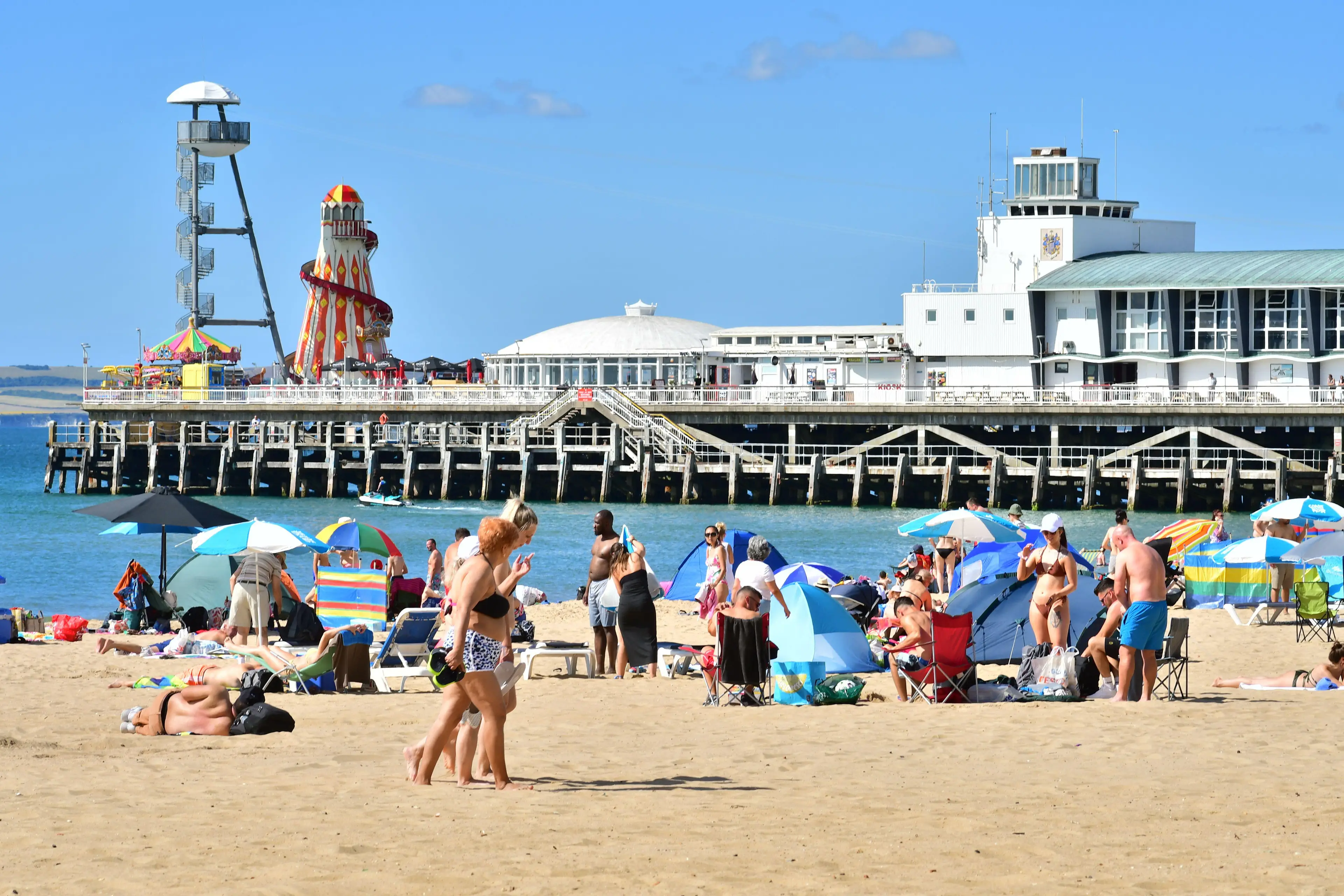 People travelled to the beach last Saturday.
