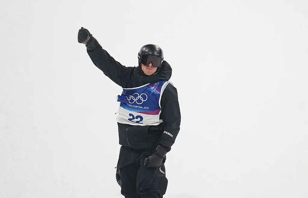 Many Olympic snowboarders choose to wear their bibs over one shoulder when competing (NurPhoto / Contributor / Getty Images)