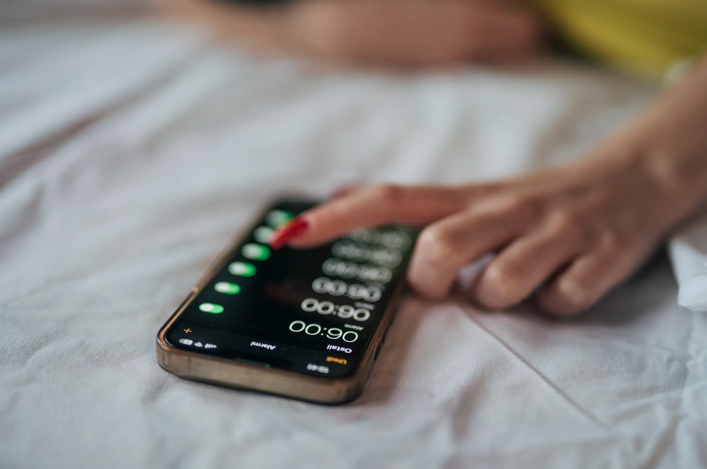 Apparently, we should be throwing out our alarm clocks ASAP (milorad kravic/Getty)