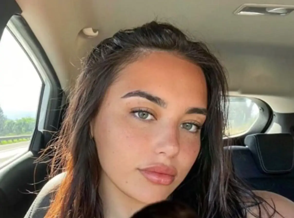 The nail technician has gone for a much more stripped back and minimalistic look.