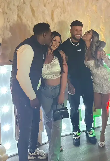 (Instagram/@amyvictoriakenyon)