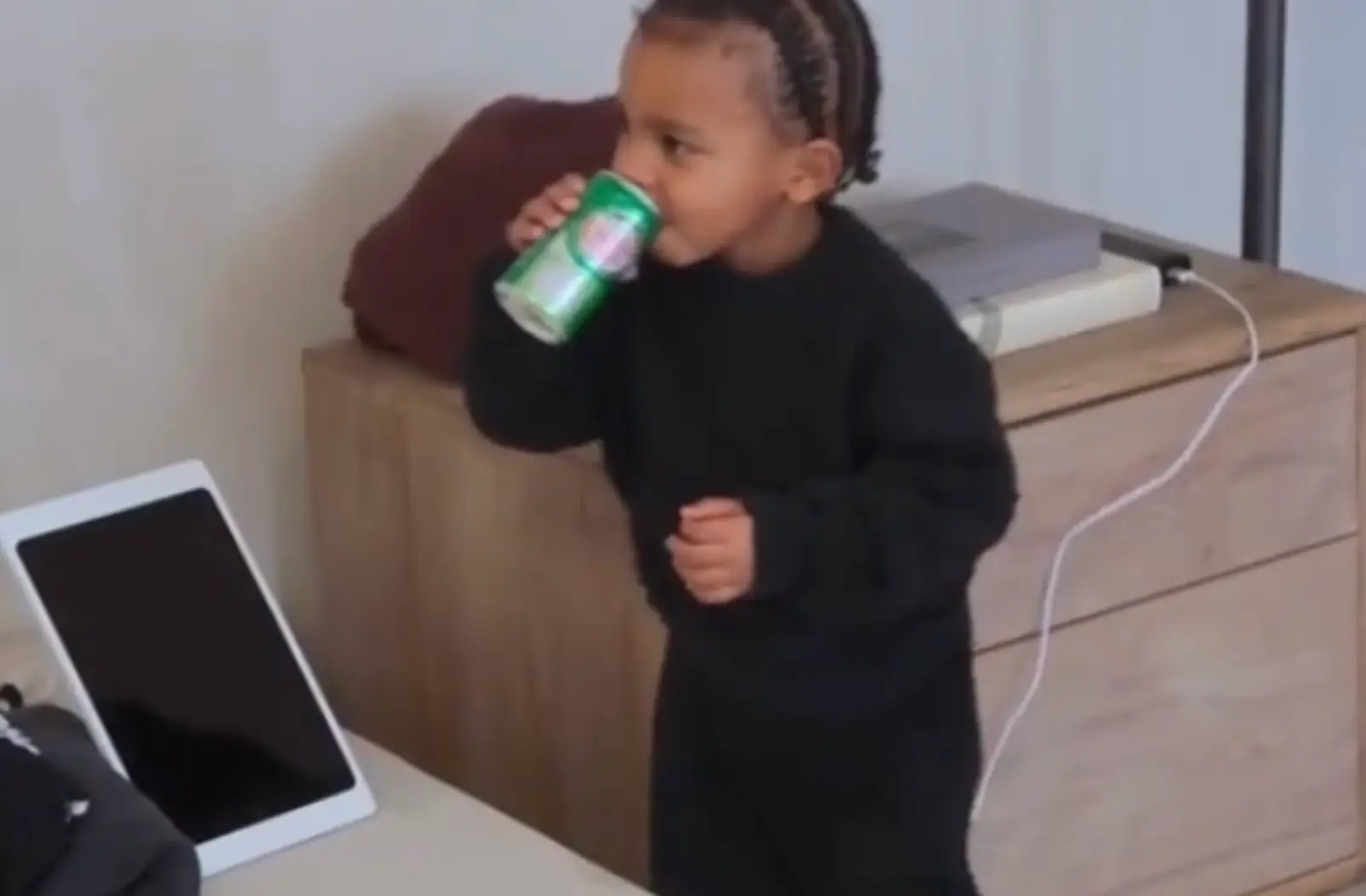 Psalm could be seen drinking ginger ale.