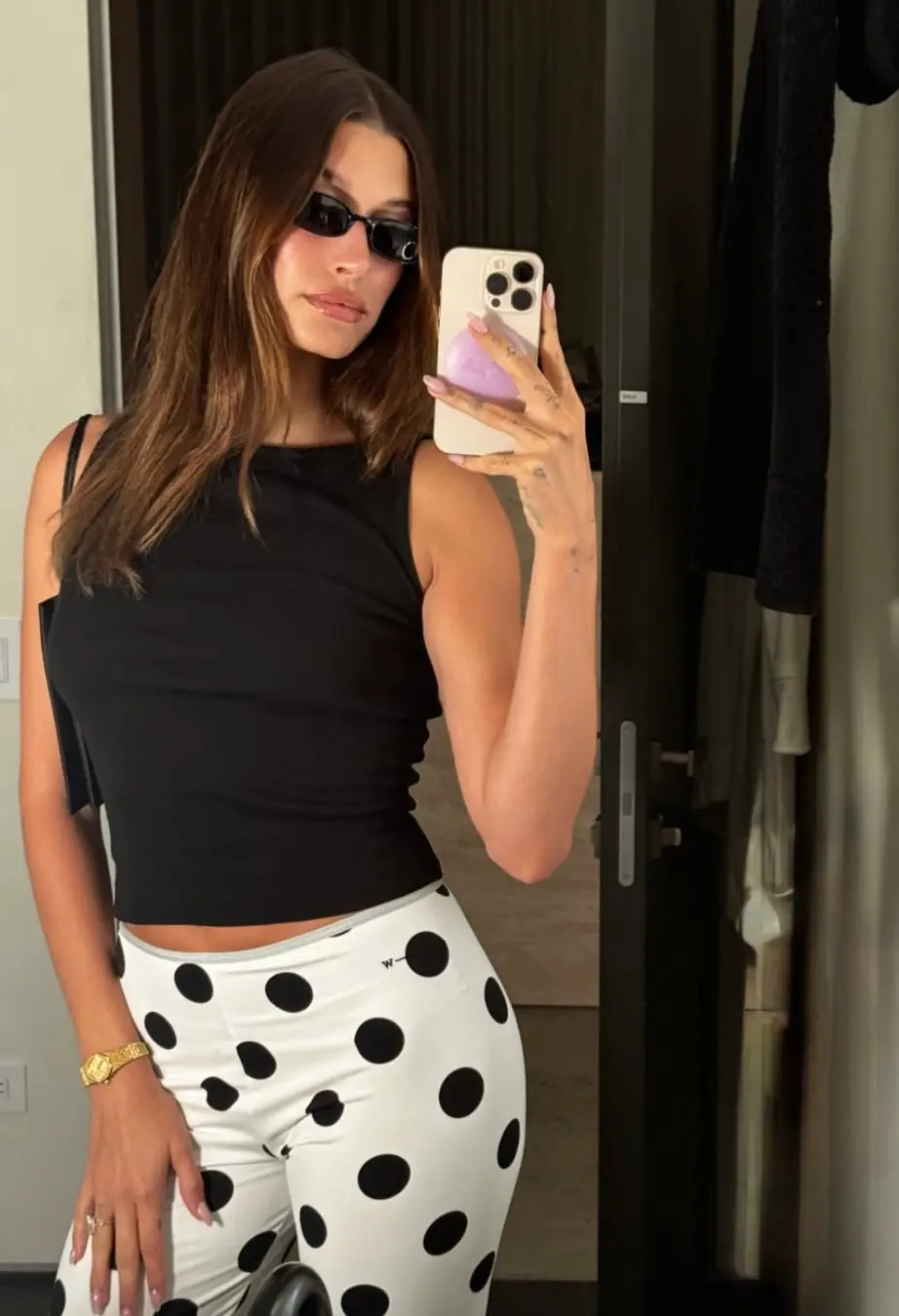 Hailey posted a selfie to Instagram where she can be seen wearing her wedding ring (Instagram/@haileybieber)