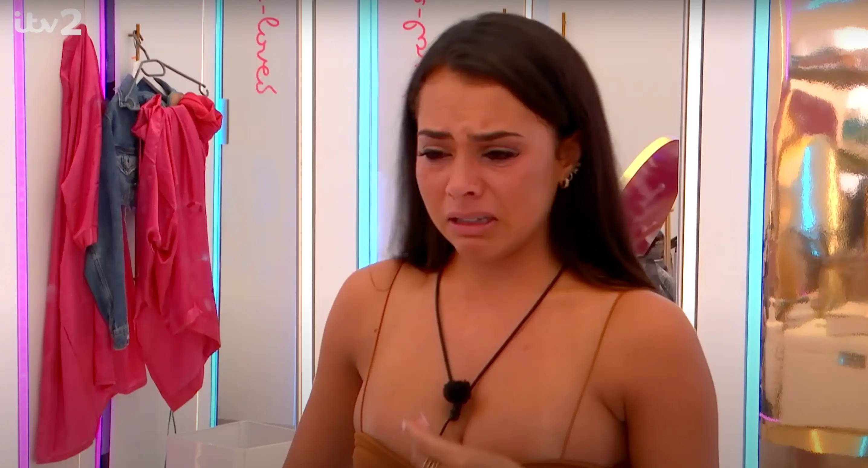 Paige confides in Tasha.