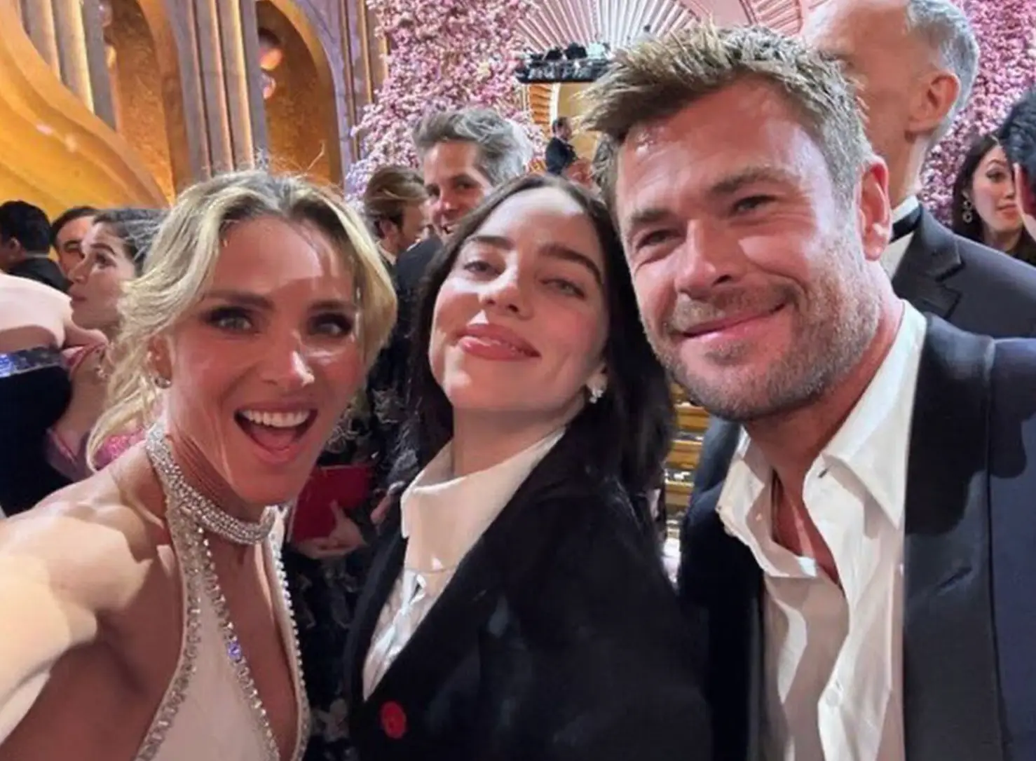 Chris Hemsworth and his wife Elsa Pataky snapped a pic with Billie Eilish at the Oscars last year (Instagram/@elsapataky)