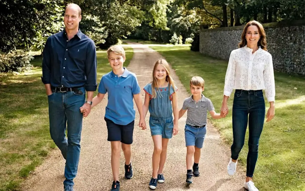 The family's 2022 snap reportedly exhibited a 'subtle shift' (Kensington Palace)