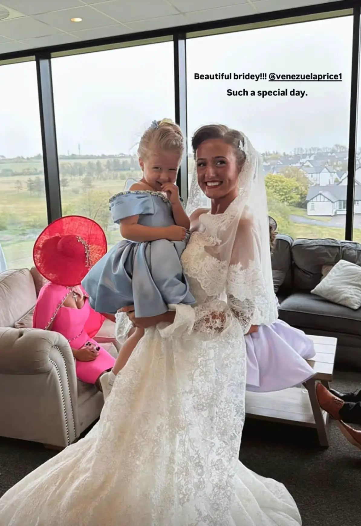 Bambi was one of Venezuela's 18 bridesmaids (Instagram/@mollymae)