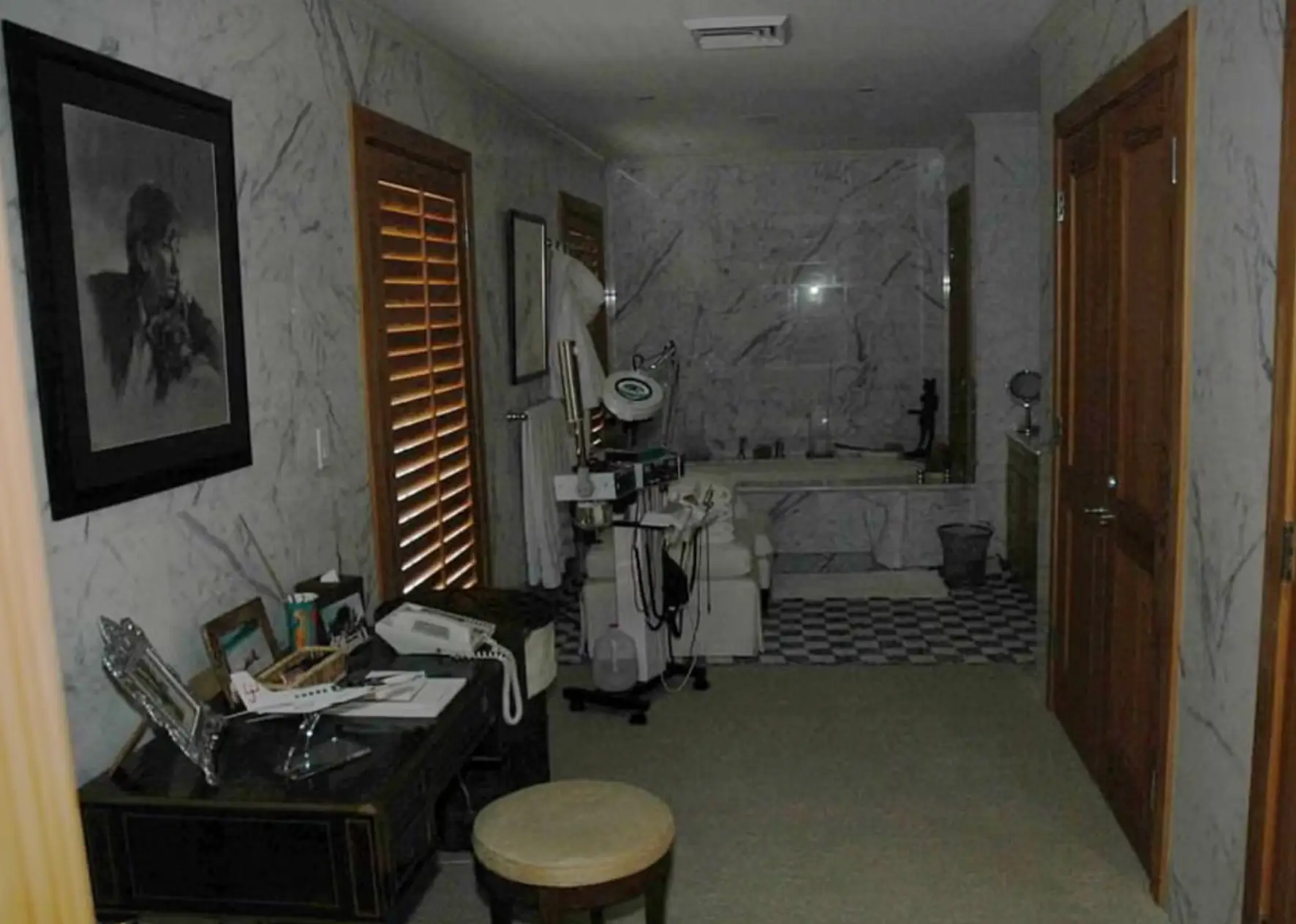 Another dentists chair was pictured in a 2005 police raid of Epstein's Palm Beach mansion (US District Attorney’s Office)