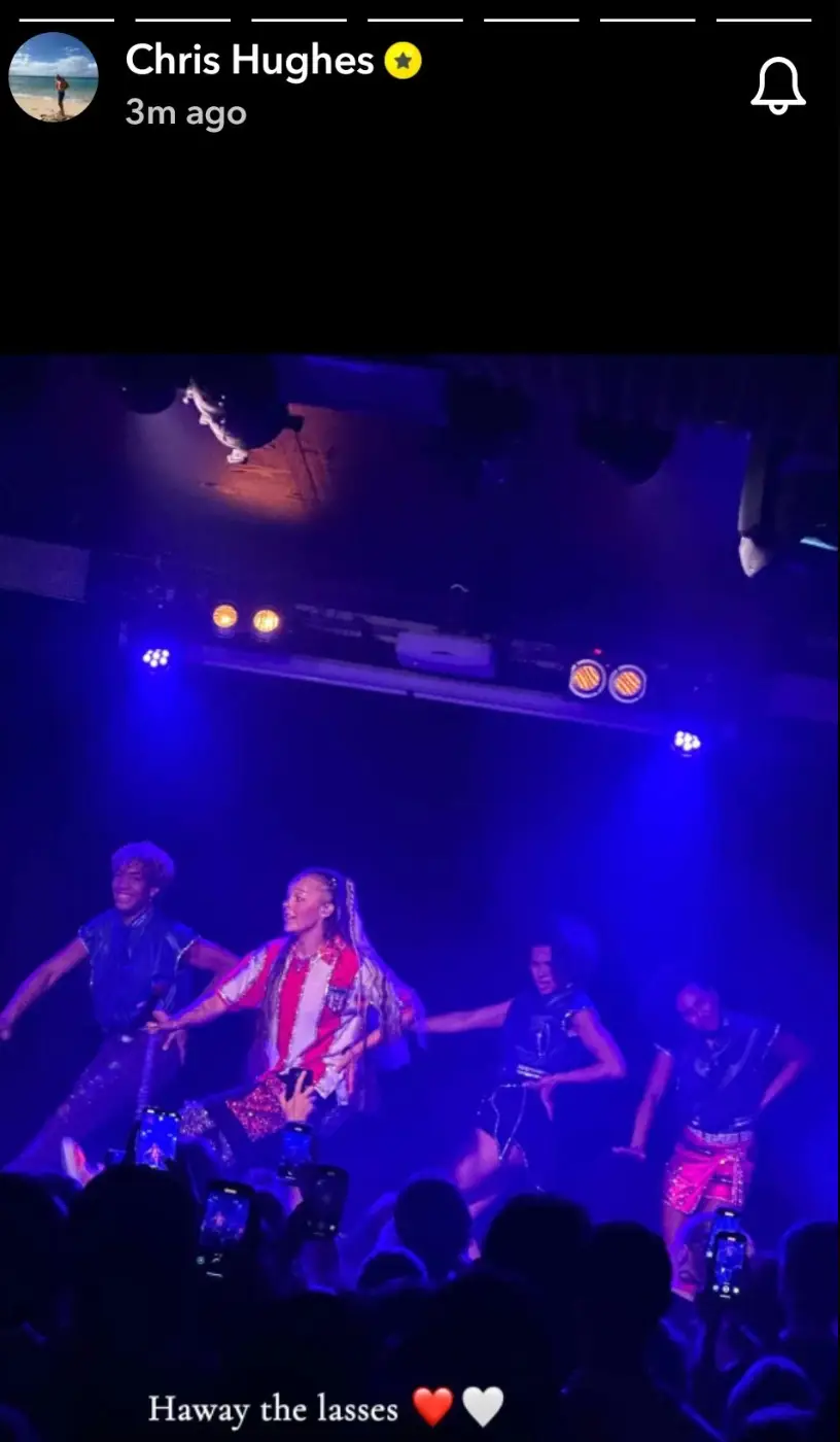 She wore a sparkly Sunderland shirt during the performance (Snapchat/Chris Hughes)