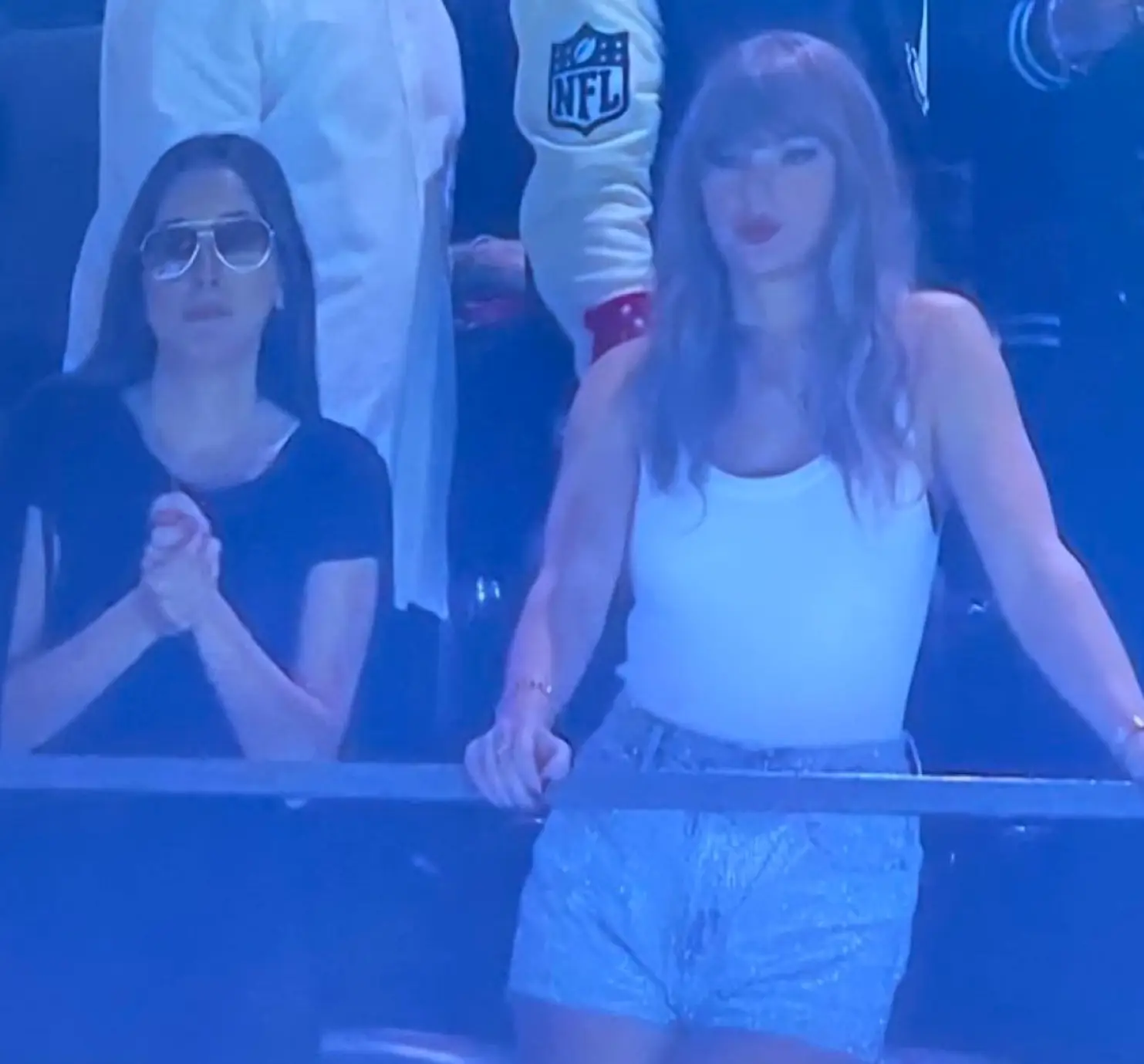 The singer was compared to another blonde sensation. (Fox)