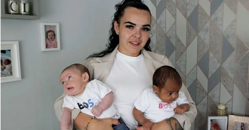 These adorable twins were born with completely different complexions.