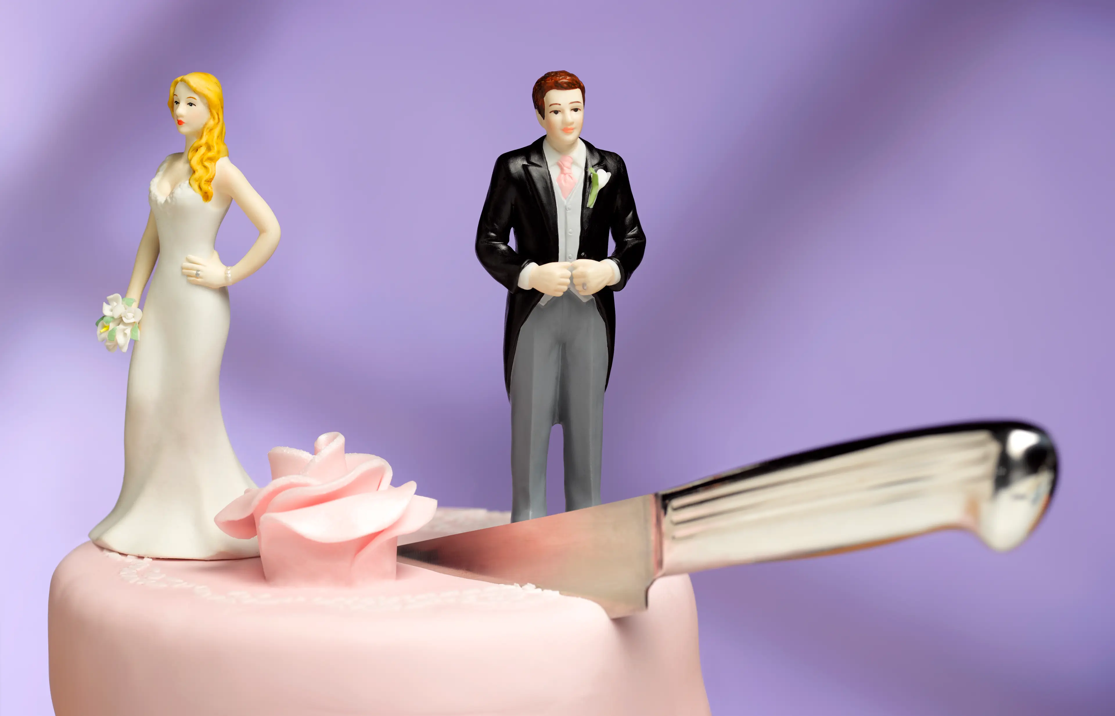 The groom exposed his wife in the most iconic way. (Peter Dazeley/Getty)