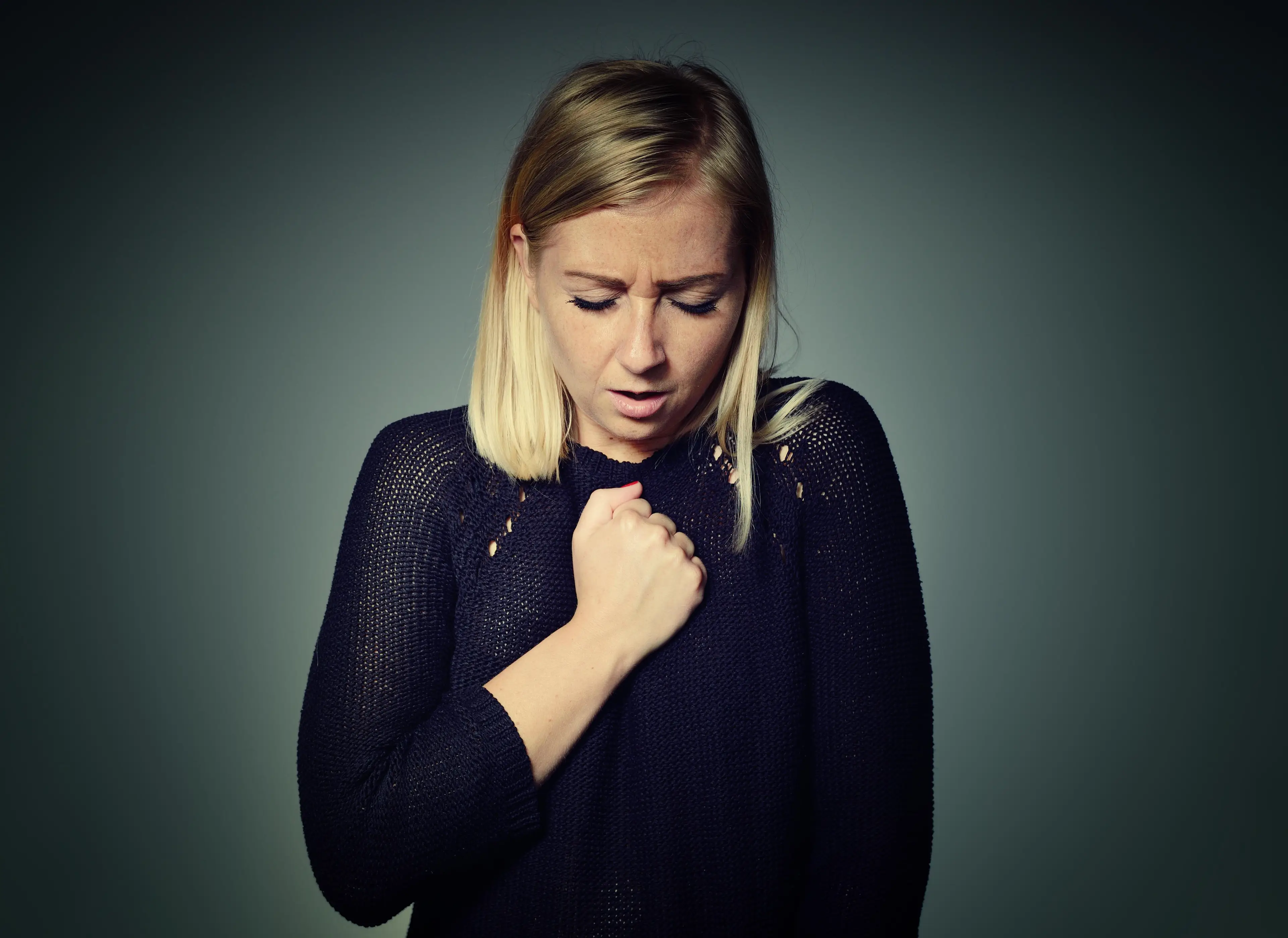 An irregular heart beat may be a symptom of omicron (