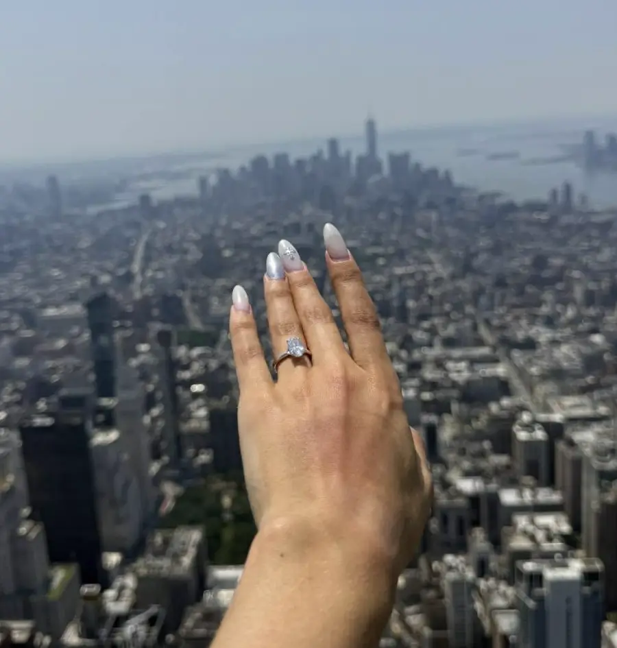 Angela Nikolau showed off her new engagement ring following the stunt (instagram/angela_nikolau)