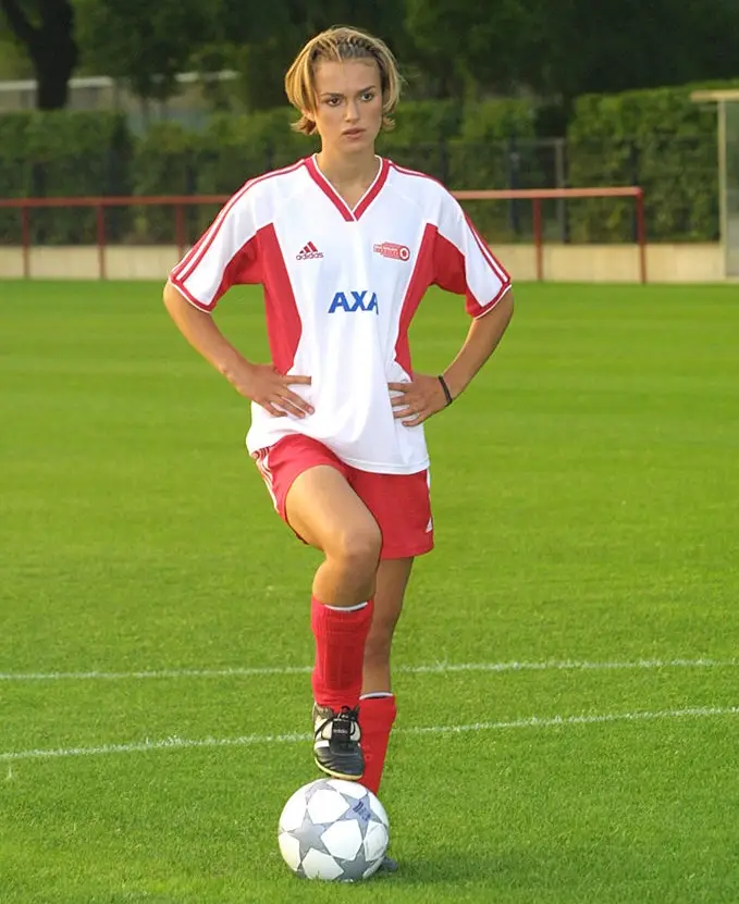 Keira Knightley wears the cult accessory in 2002's Bend It Like Beckham (Ronald Siemoneit/Getty Images)