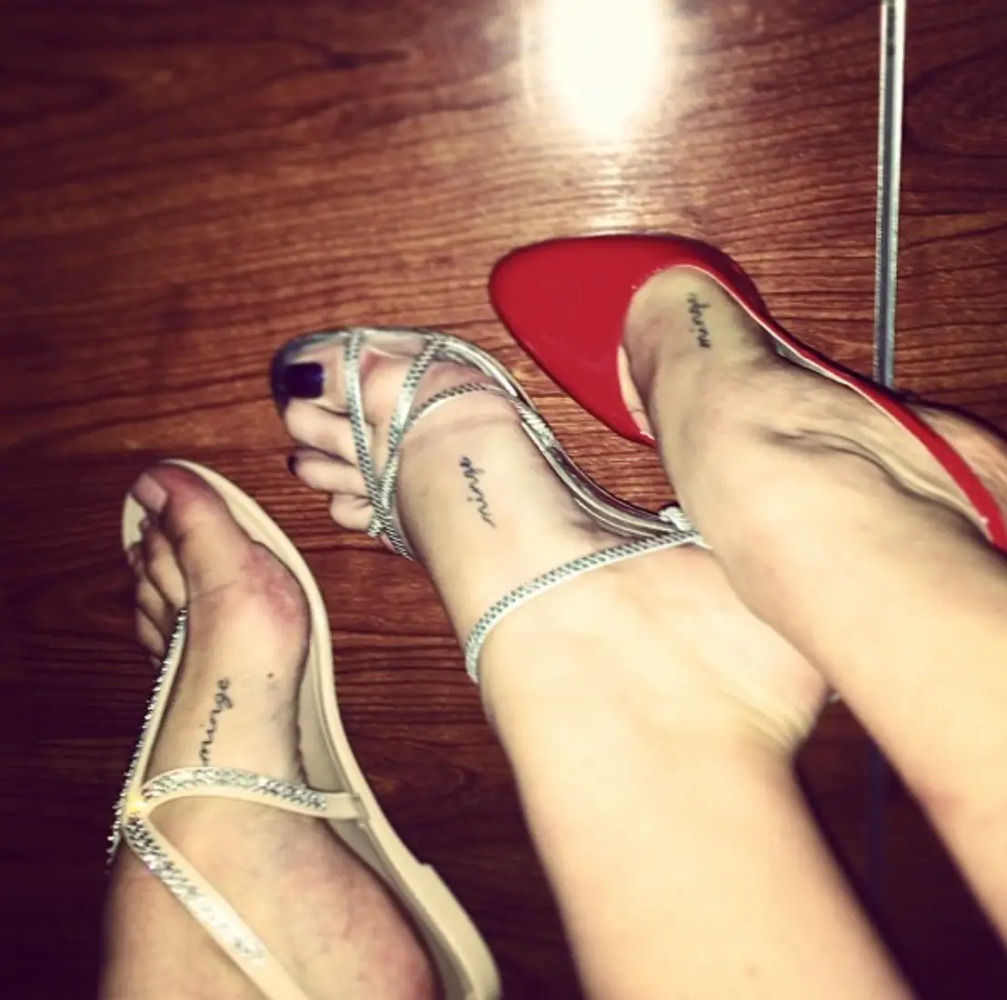 Seyfried has matching 'm*nge' tattoos with her Mamma Mia! castmates (Instagram/@mingey)