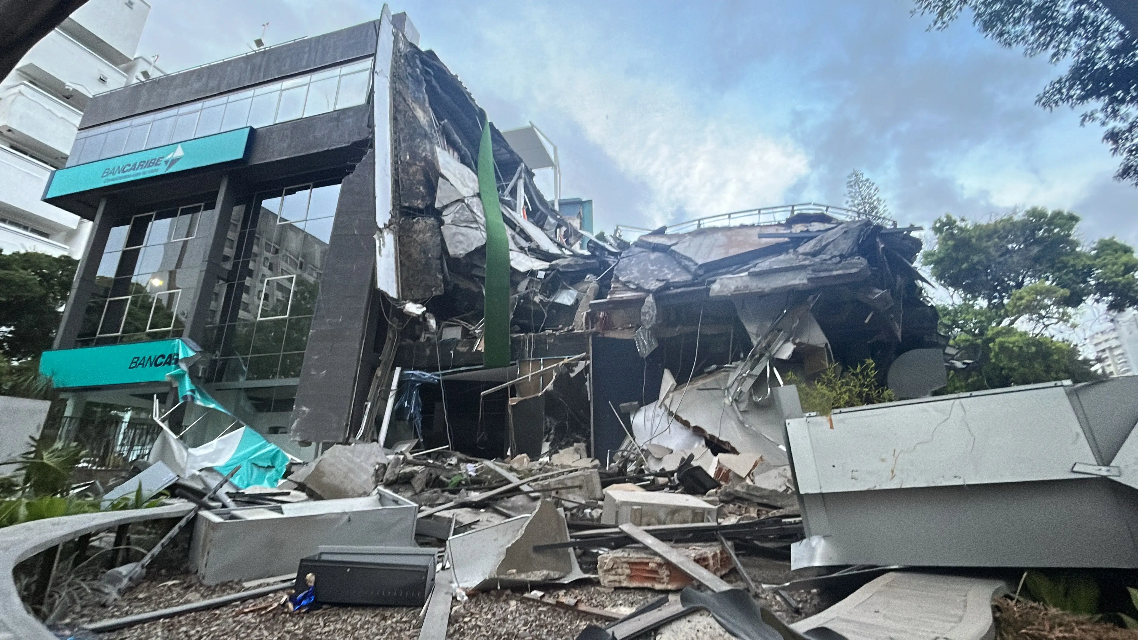 Two back-to-back earthquakes hit Venezuela on Wednesday (Juan BARRETO / AFP via Getty Images)