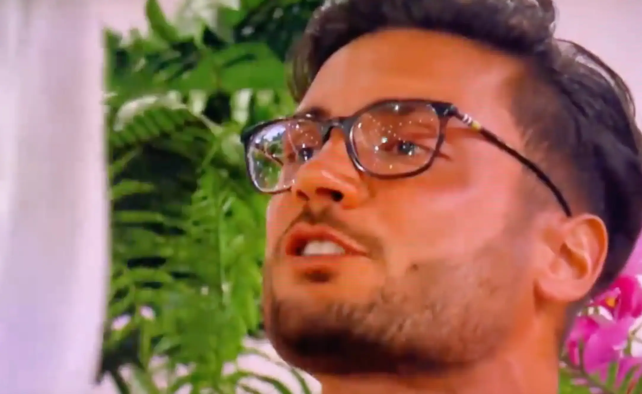 Davide calls Ekin-Su a liar.