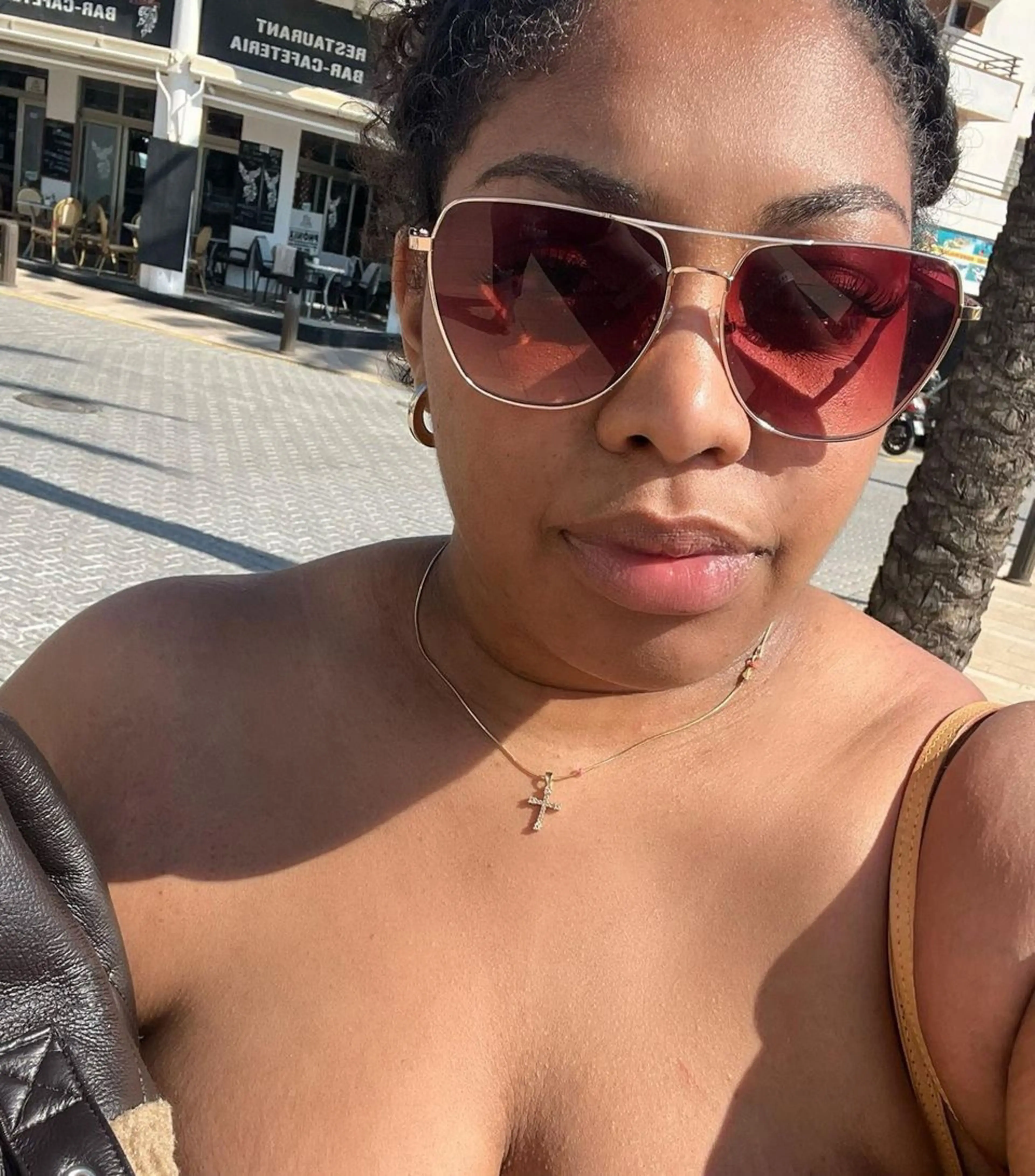 Taneshia and her friends went to Mallorca for the day.