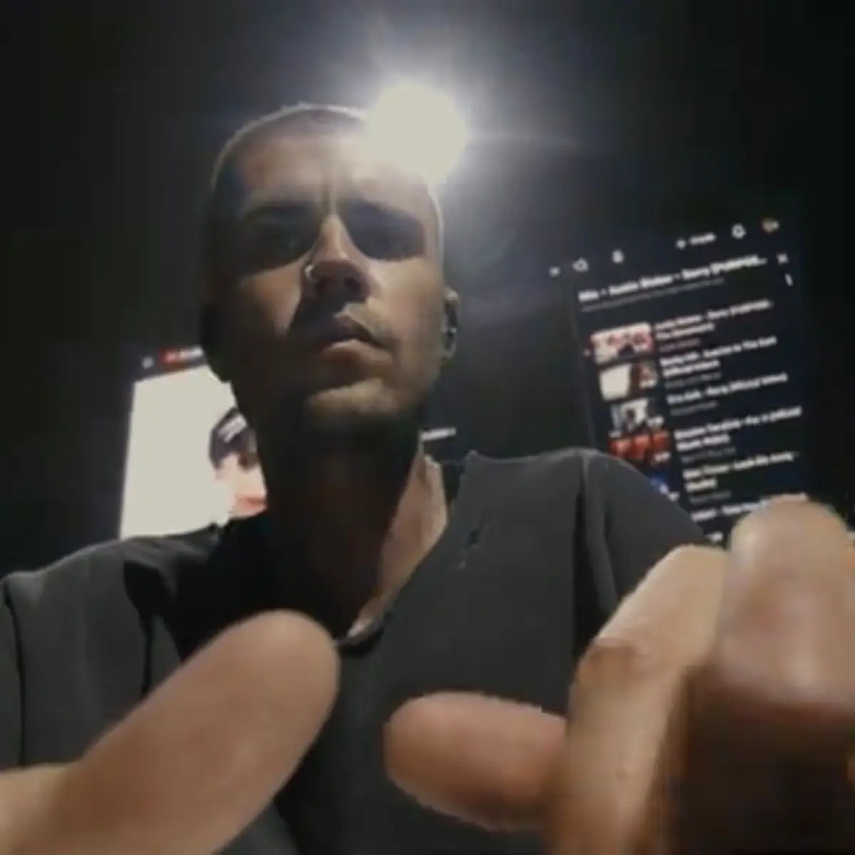 Fans are finding it hilarious that Bieber rehearsed 'scrolling through YouTube' (YouTube/@coachella)