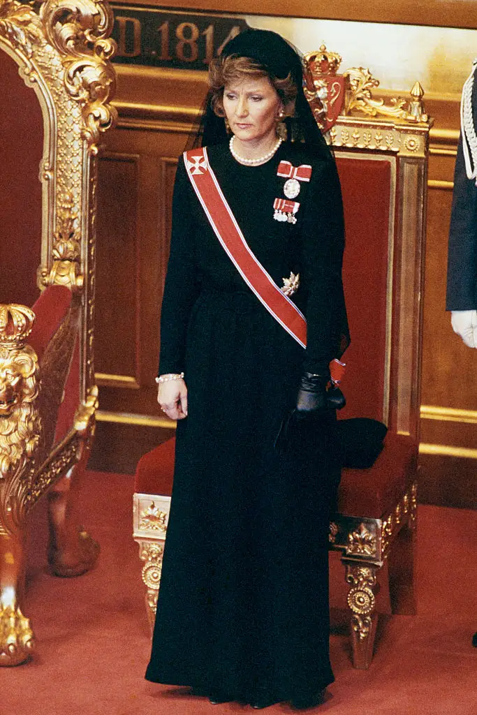 Ingrid's look almost directly mirrored that of her grandmother during King Harald's 1991 ceremony (INGE GJELLESVIK/Getty Images)