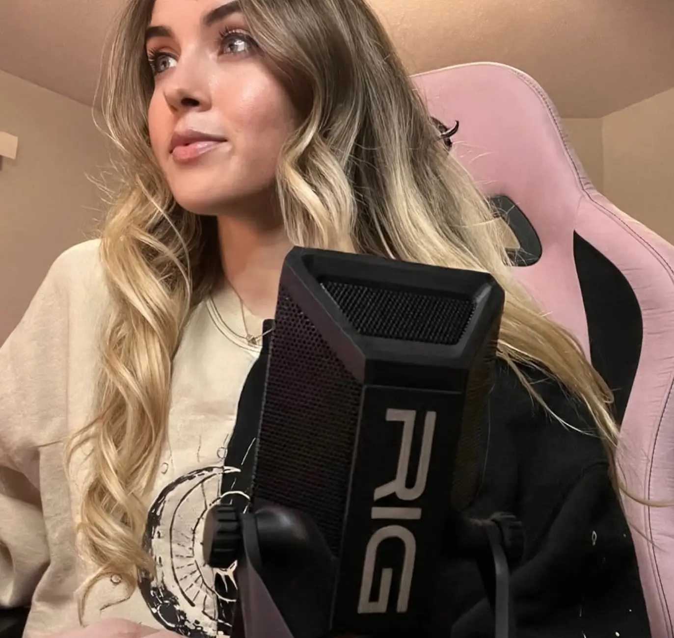 The streamer has been filming every moment of her life for over three years (Instagram/@emilycctwitch)