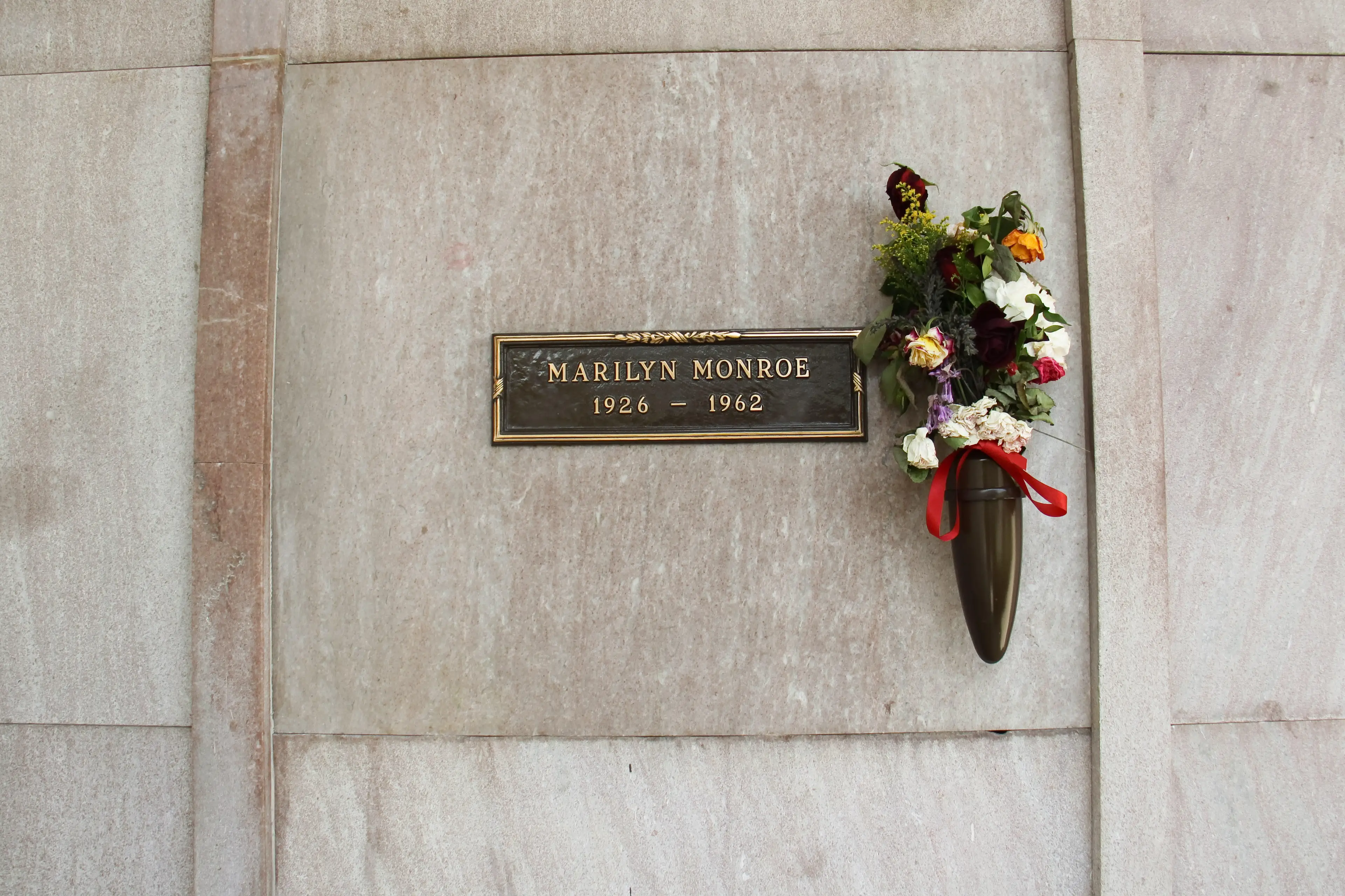 Marilyn Monroe's toxicology report was allegedly not complete.