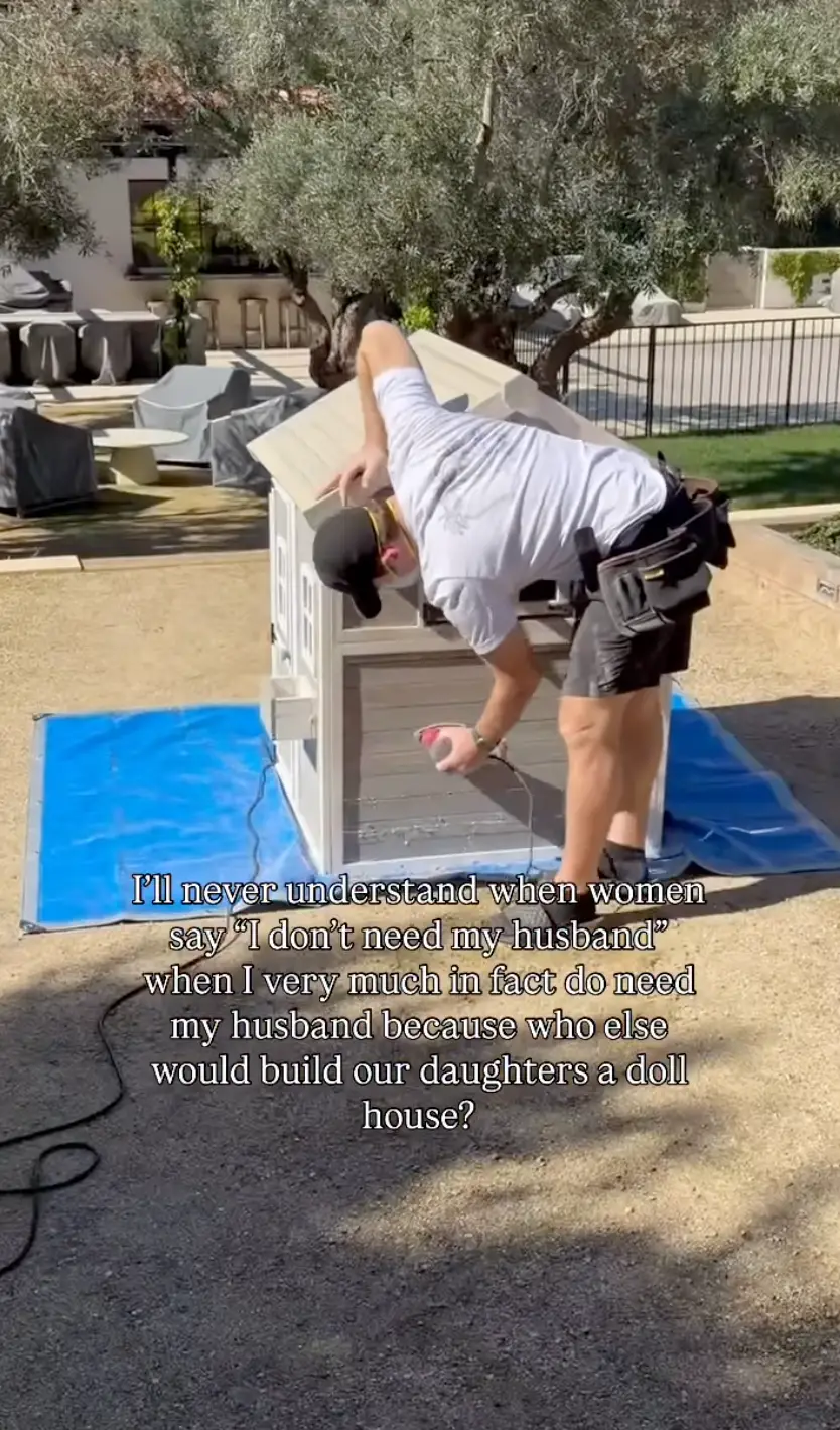 Chris could be seen sanding down the exterior of a wooden house (Instagram/@katherineschwarzeneggerpratt)