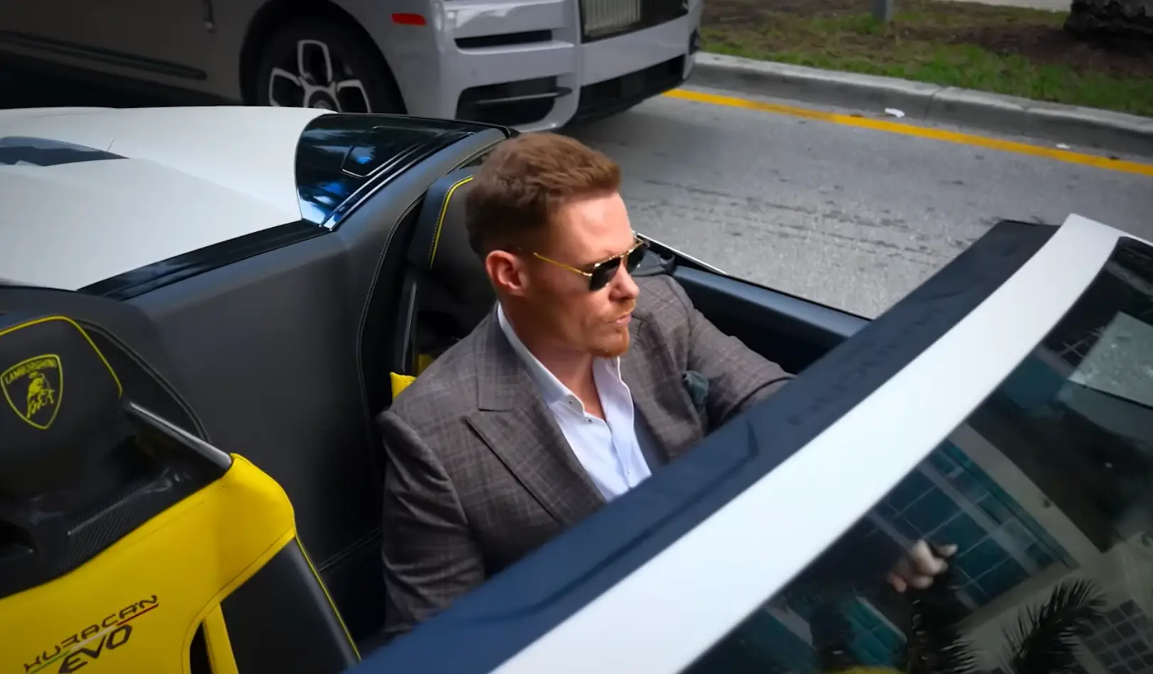 A relationship expert has warned viewers of the risk of taking in Waller's views on romance (Netflix)