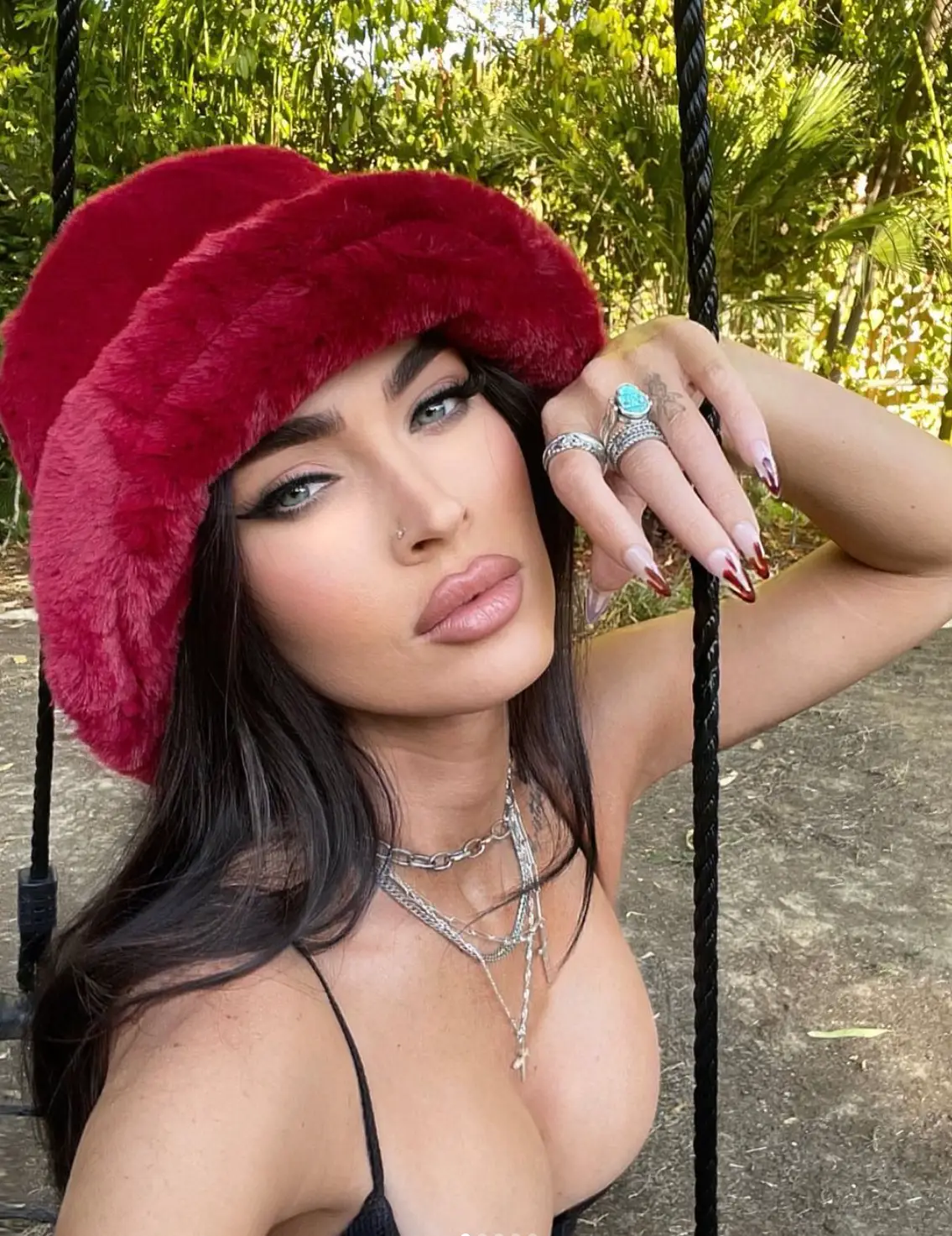 Megan Fox has offered single women advice. (Instagram/@meganfox)