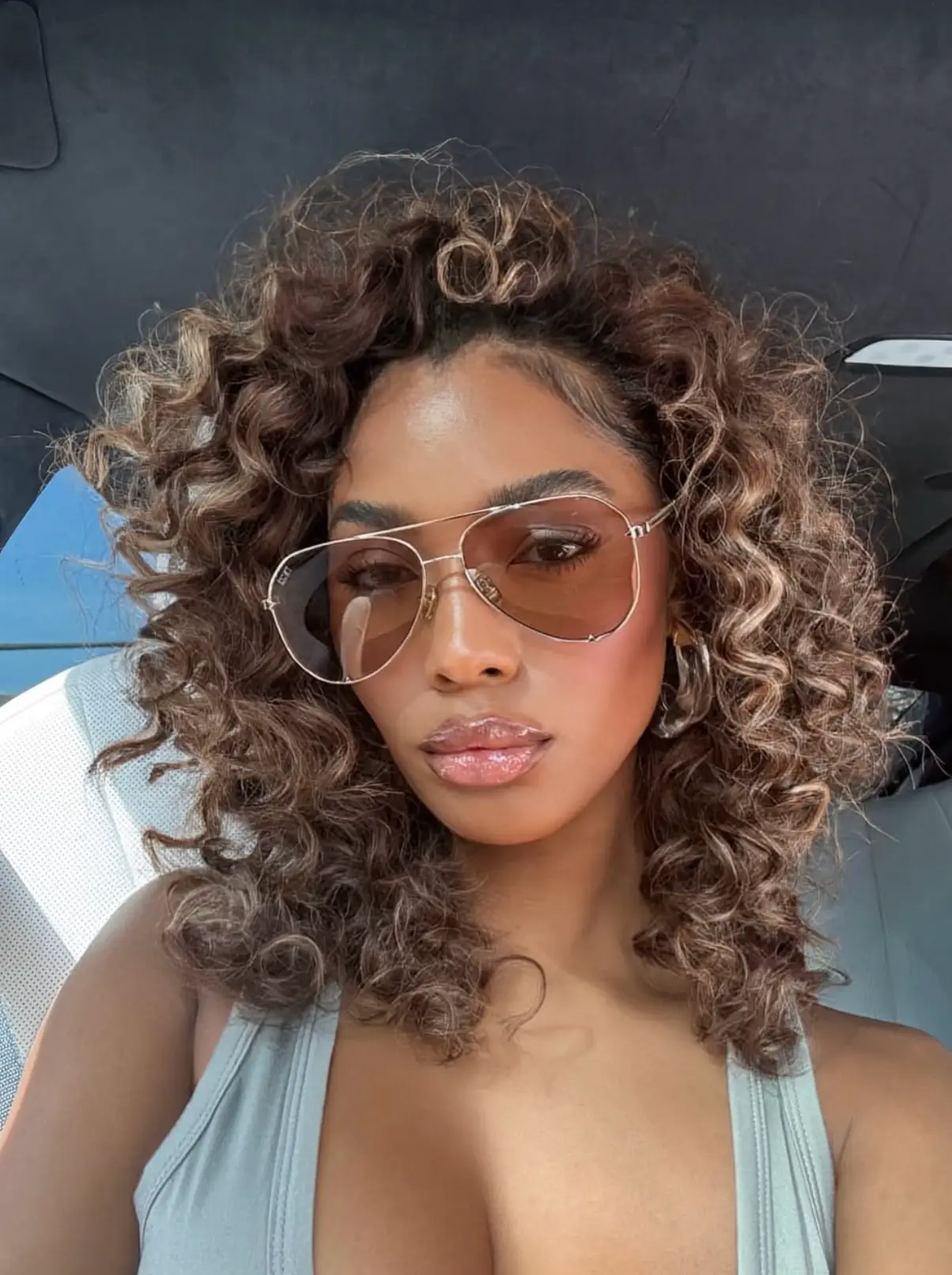 Elizabeth shared a video on the matter, pointing out how the pictures are identical (Instagram/tatianaelizabethh)