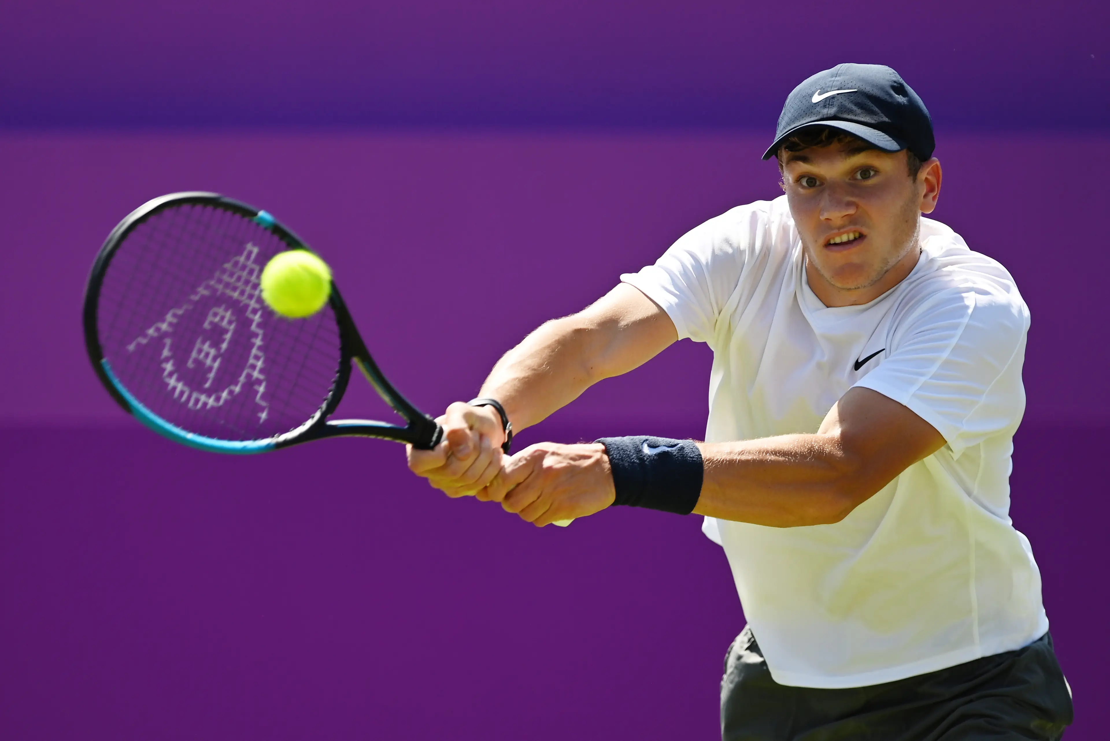 The tennis player's water was 'hot' and he had to refill at the fountain. (Tony O'Brien/Getty Images)