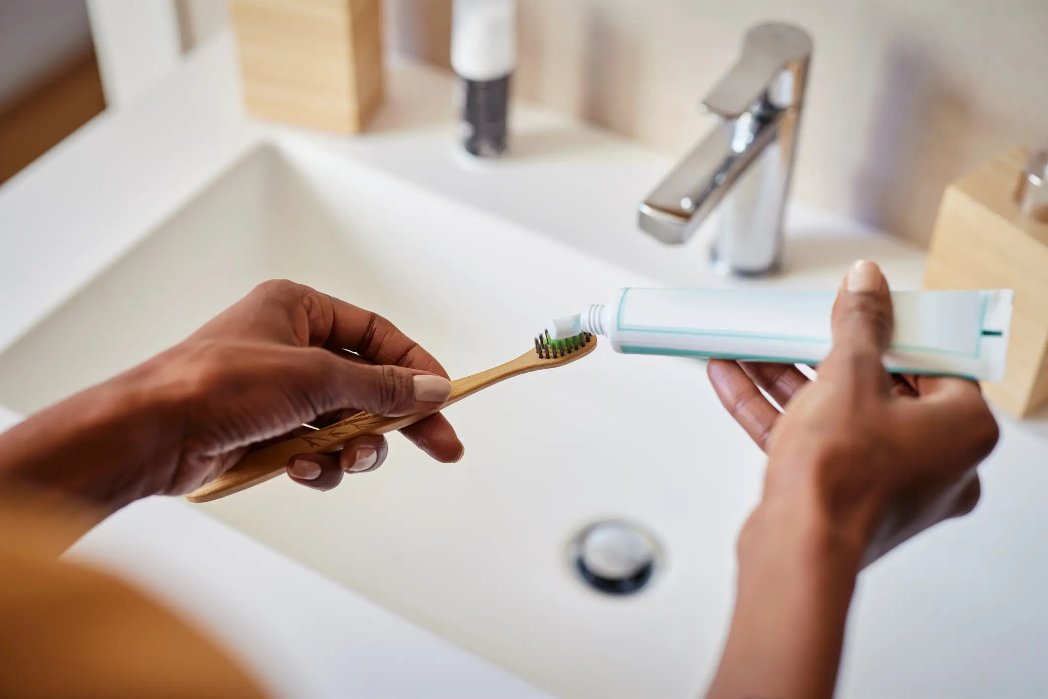 Keeping up good oral hygiene can help the pesky bumps go away on their own quicker (Ridofranz / Getty Images)