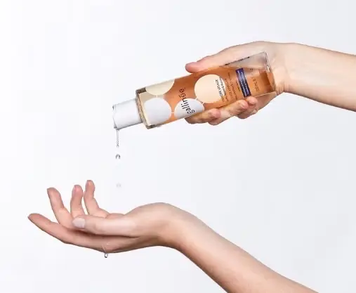 It works to exfoliate and soothe the skin.