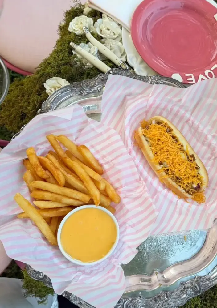 Some fans slammed their choice of meal (Instagram/@bennyblanco)