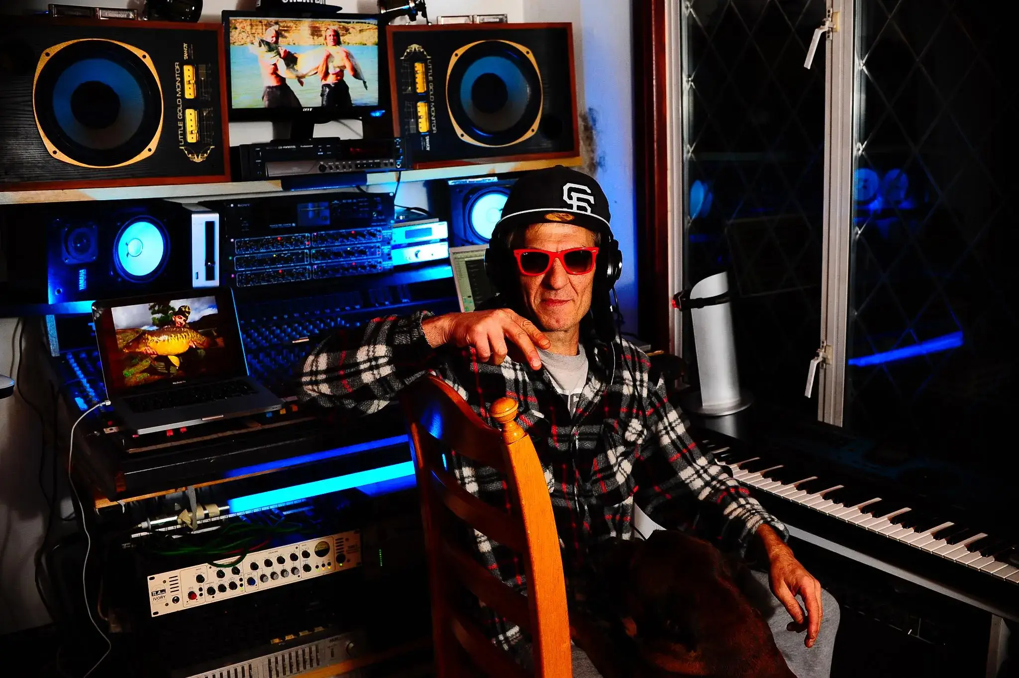 Her dad is famous (X/StevieVonSniper)