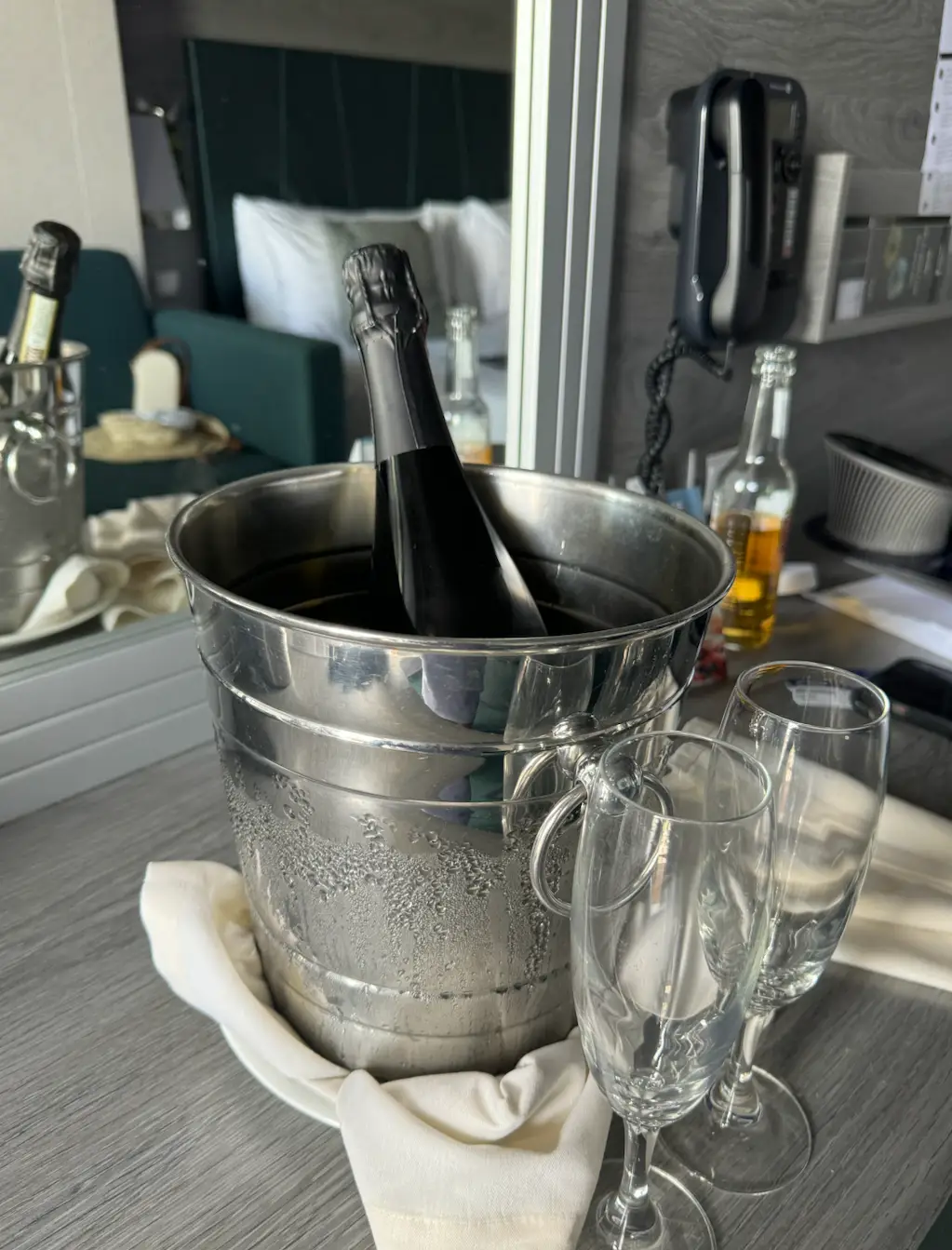 As Aurea members, we were greeted with a complimentary bottle of Prosecco. (Tyla)