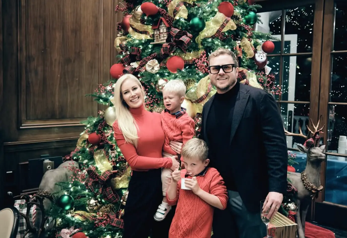 The couple shared their propety with their two sons (Qian Weizhong/VCG via Getty Images)