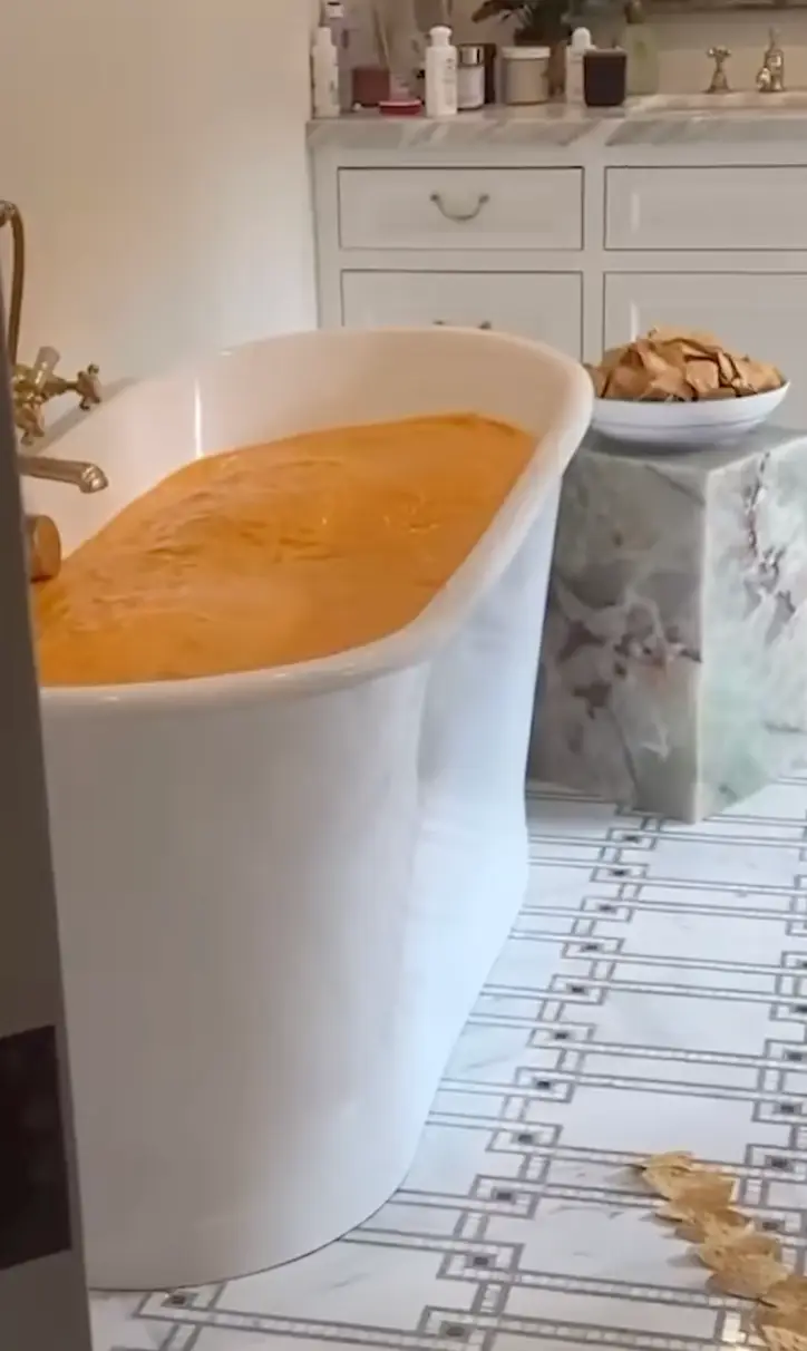 The cheesy gesture sparked quite the debate online (Instagram/@itsbennyblanco)