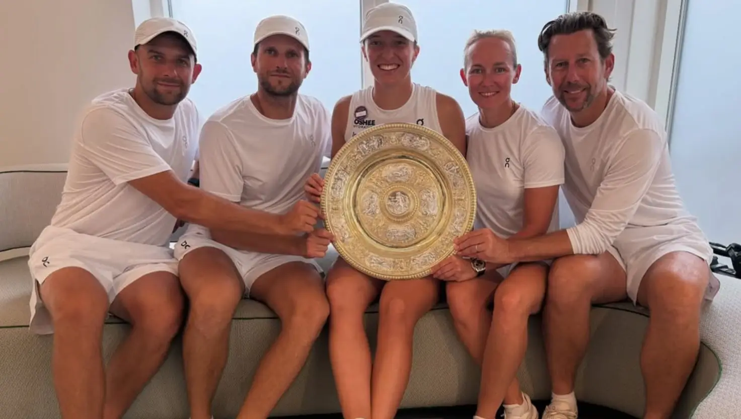 Iga Świątek will be given a replica of the Venus Rosewater Dish to take home, according to a former winner (Instagram/@iga.swiatek)